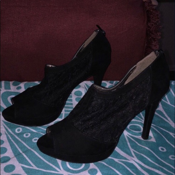 Black Lace Heels - Picture 1 of 3